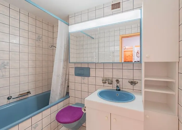 Cozy In With View & Access *